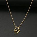 Collar con colgante de montaña oro