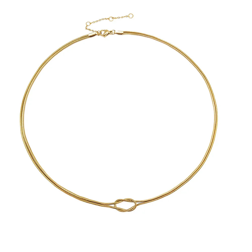 Collar con colgante de nudo minimalista dorado