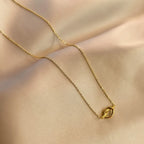 Collar con colgante de lazo para mujer