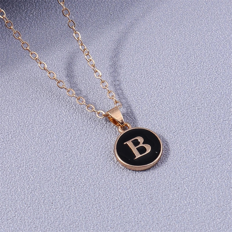 Collar con colgante de inicial de color b