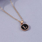 Collar con colgante de inicial de color l