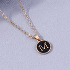 Collar con colgante de inicial de color m