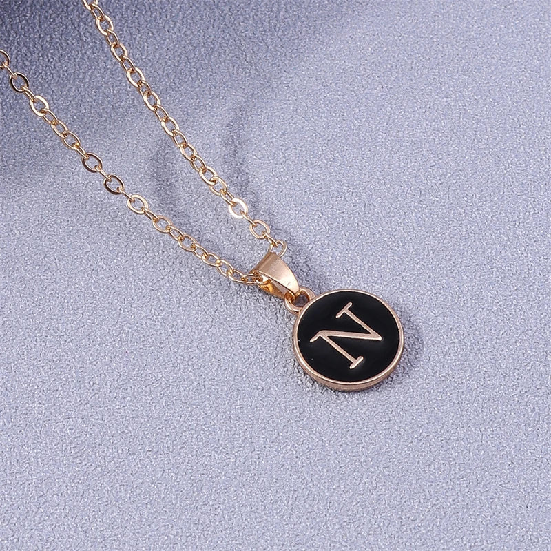 Collar con colgante de inicial de color n