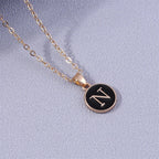 Collar con colgante de inicial de color n