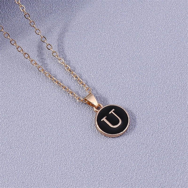 Collar con colgante de inicial de color u