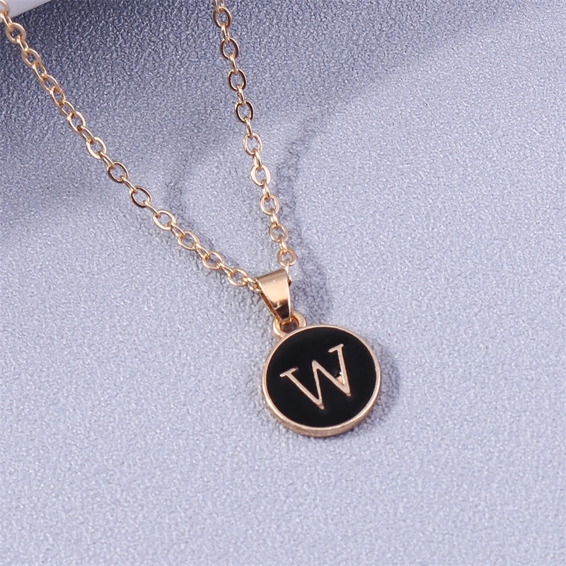 Collar con colgante de inicial de color w