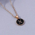 Collar con colgante de inicial de color x