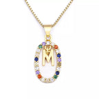 Collar con colgante ovalado inicial m