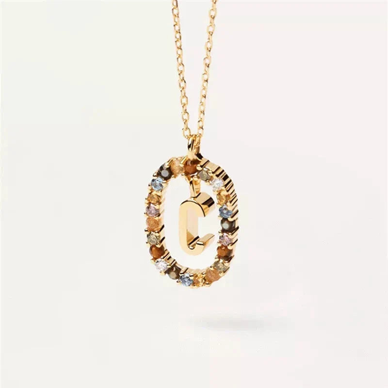 Collar con colgante ovalado inicial c