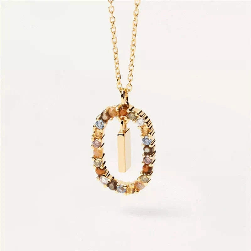 Collar con colgante ovalado inicial i
