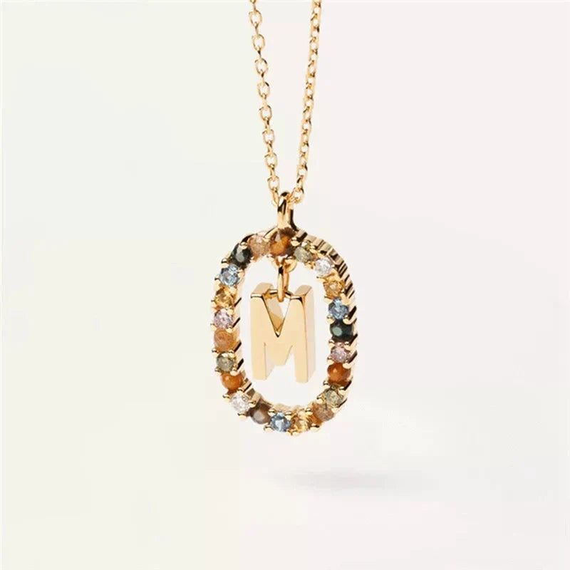 Collar con colgante ovalado inicial m