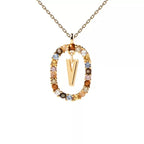 Collar con colgante ovalado inicial v