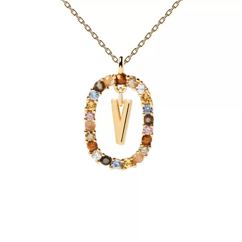 Collar con colgante ovalado inicial v