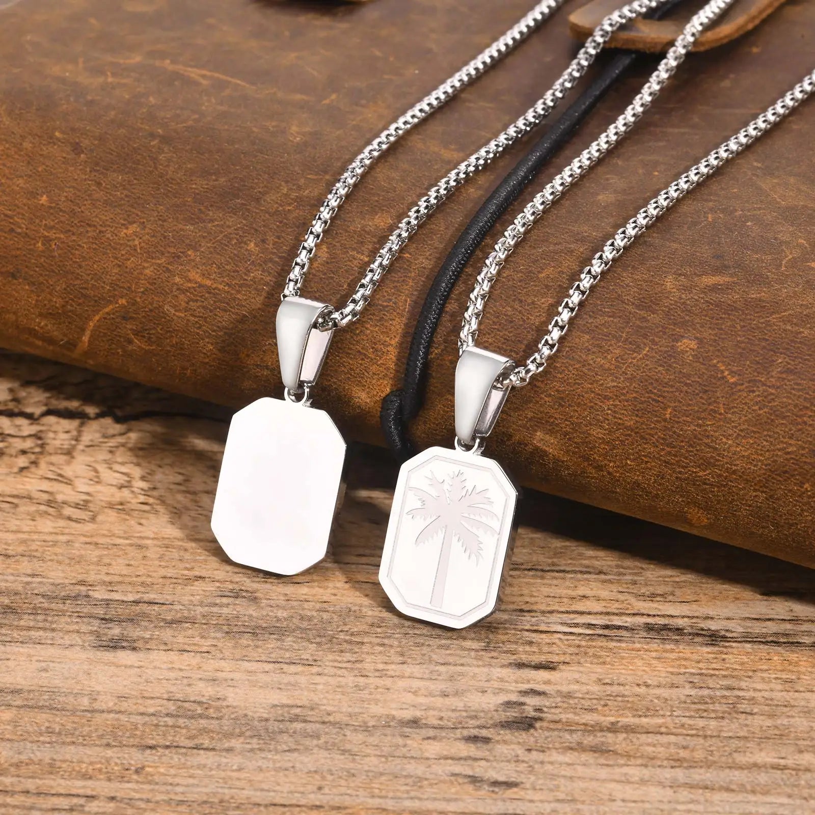 Collar con colgante de palmera geométrica plateado