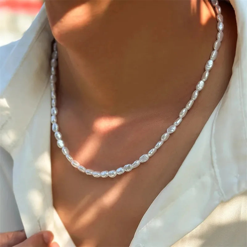 Collar con colgante de perla ovalada