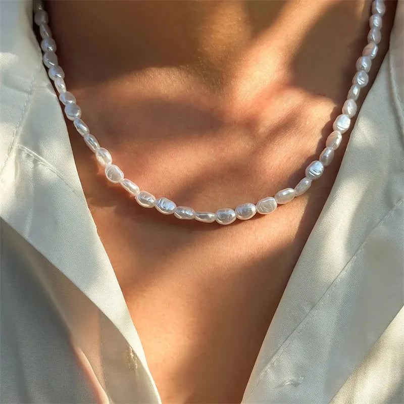 Collar con colgante de perla ovalada
