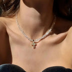 Collar con colgante gargantilla cruz brillante blanca