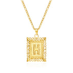 Collar con colgante rectangular con inicial h