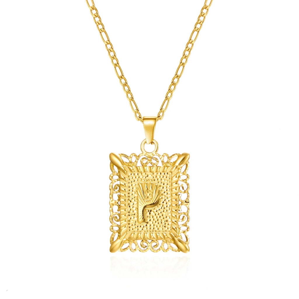 Collar con colgante rectangular con inicial p