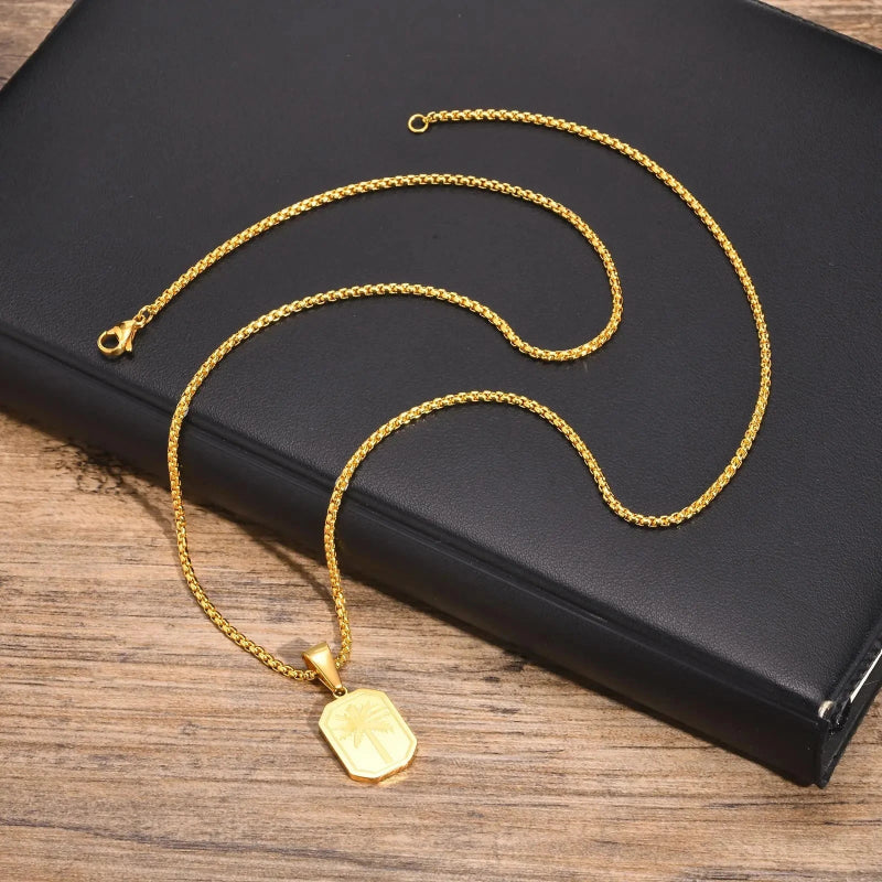 Collar con Colgante Rectangular de Palma dorado