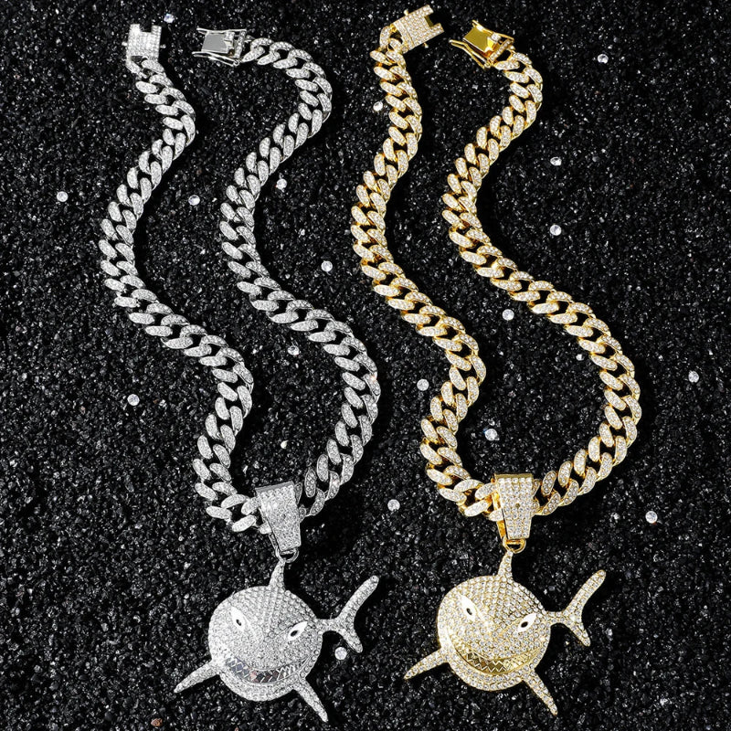 Collar con Colgante de Tiburón en Strass plateado
