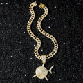 Collar con Colgante de Tiburón en Strass dorado