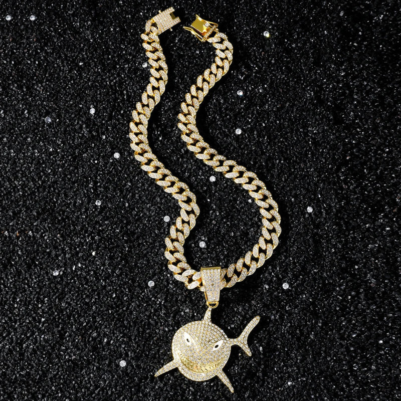 Collar con Colgante de Tiburón en Strass dorado
