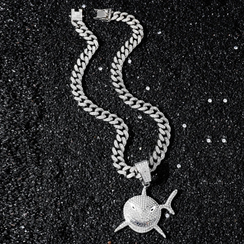 Collar con Colgante de Tiburón en Strass plateado