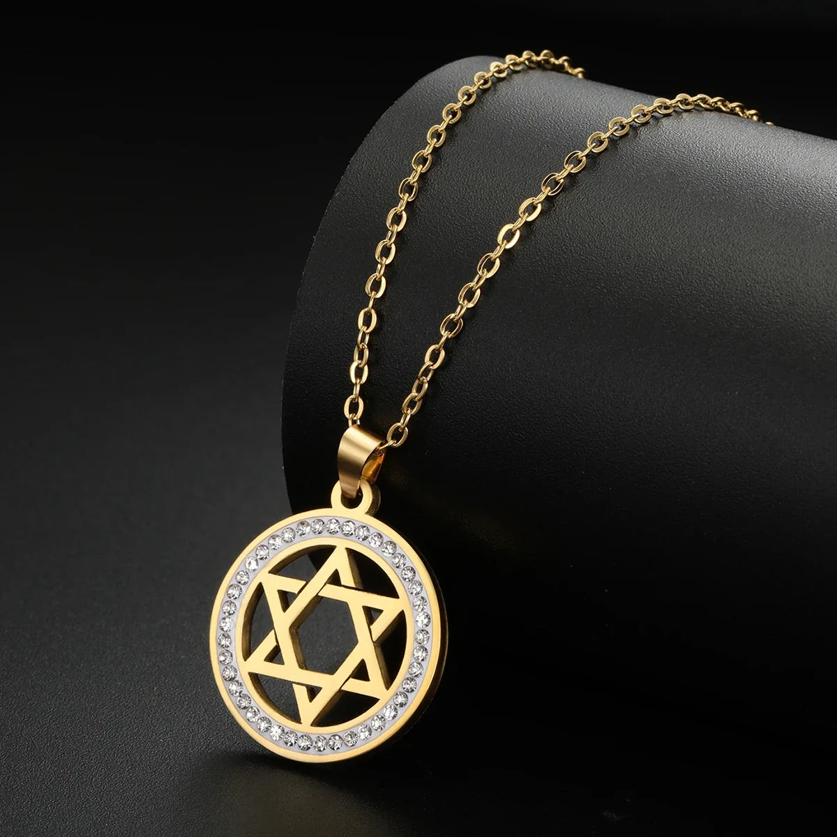 Collar con colgante redondo con símbolo judío estrella de David oro