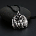 Collar con colgante de escarabajo y ojo de Horus egipcio en plata