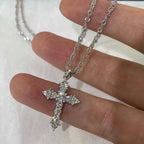 Collar con colgante de cruz engastado con strass