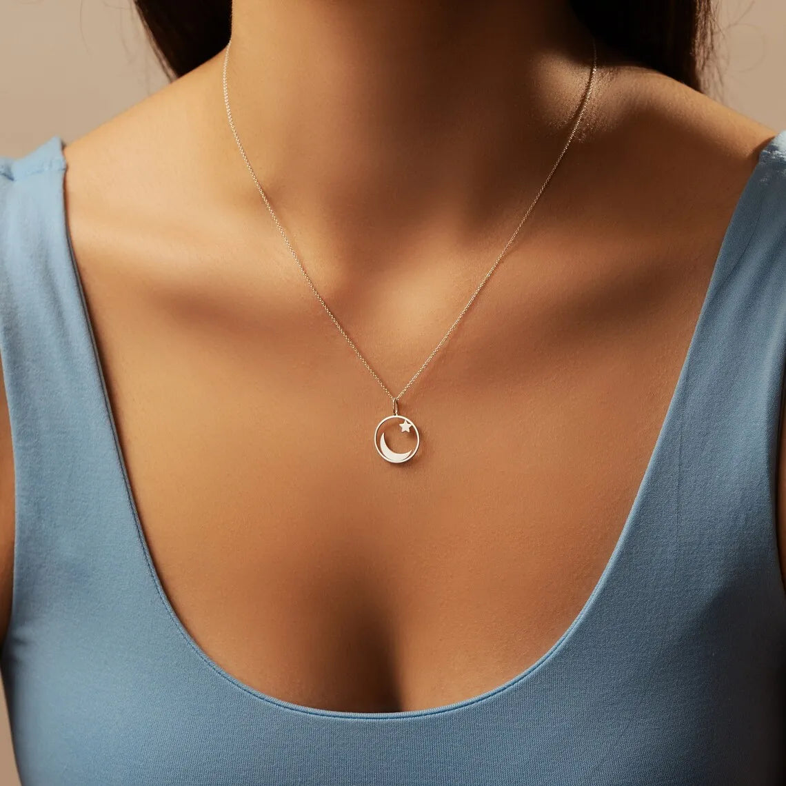 Collar con colgante simbólico del islam media luna y estrella árabe plata