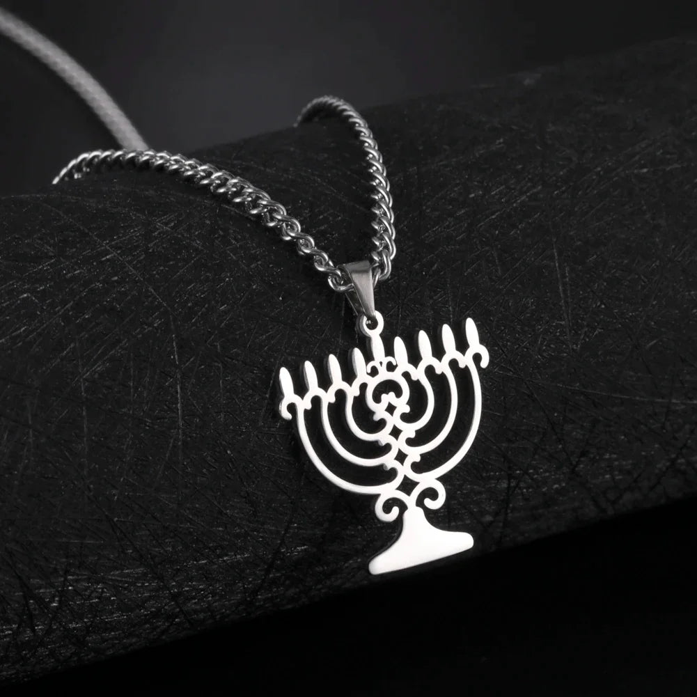 Collar con colgante simbólico judío Menorah