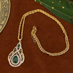 Collar con colgante tradicional para mujer árabe verde