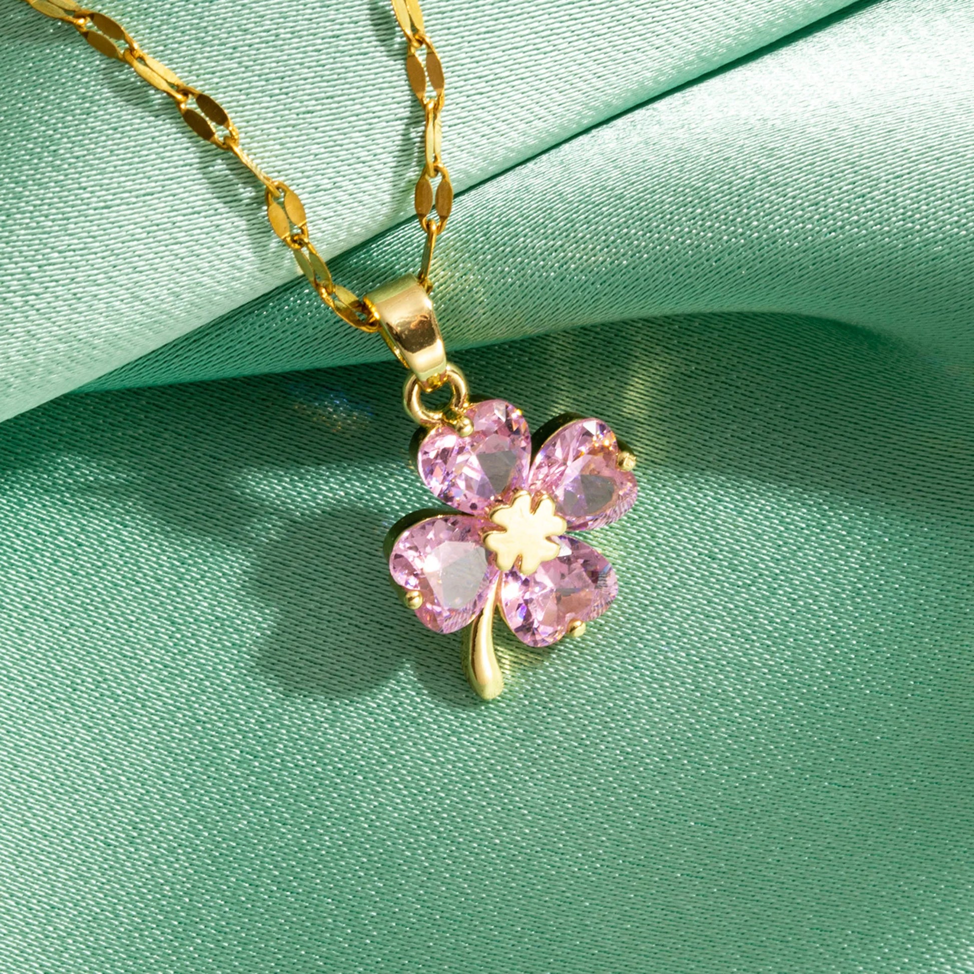 Collar con colgante trébol de 4 hojas de colores 