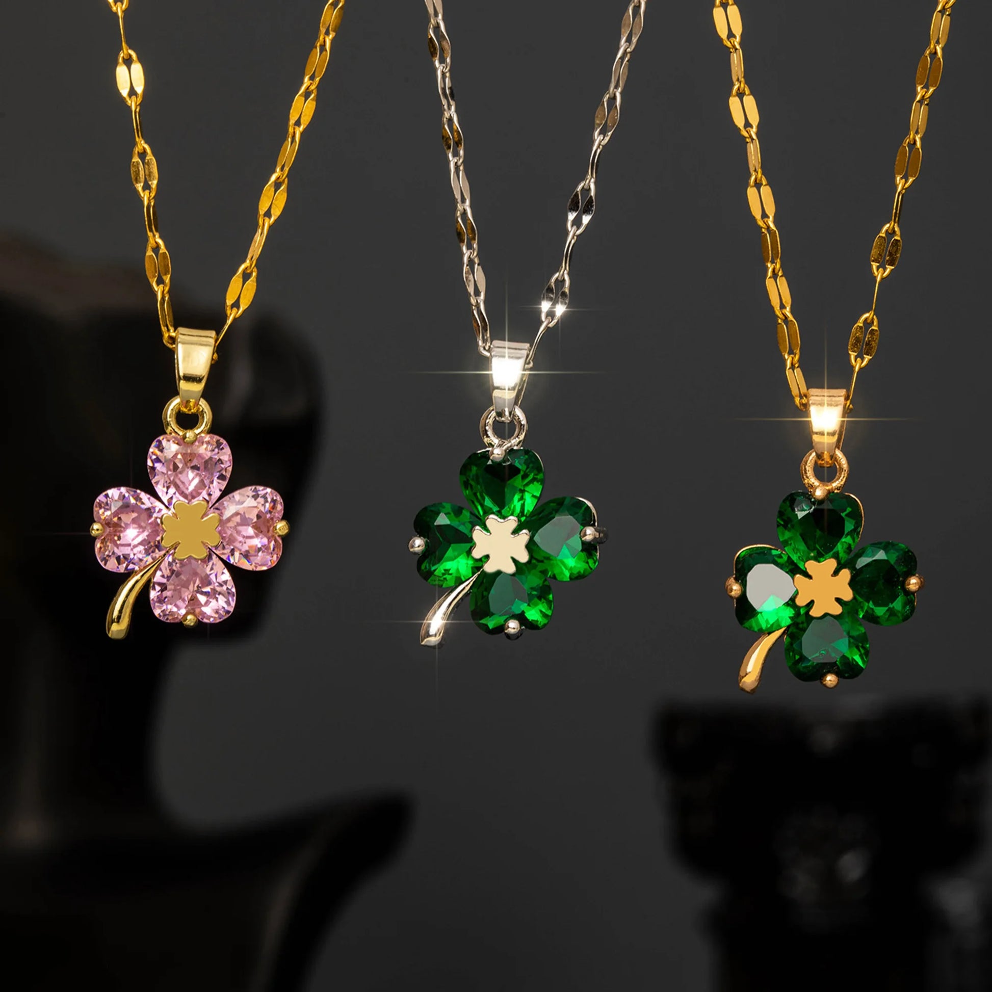 Collar con colgante de trébol de 4 hojas coloreado en plata y verde