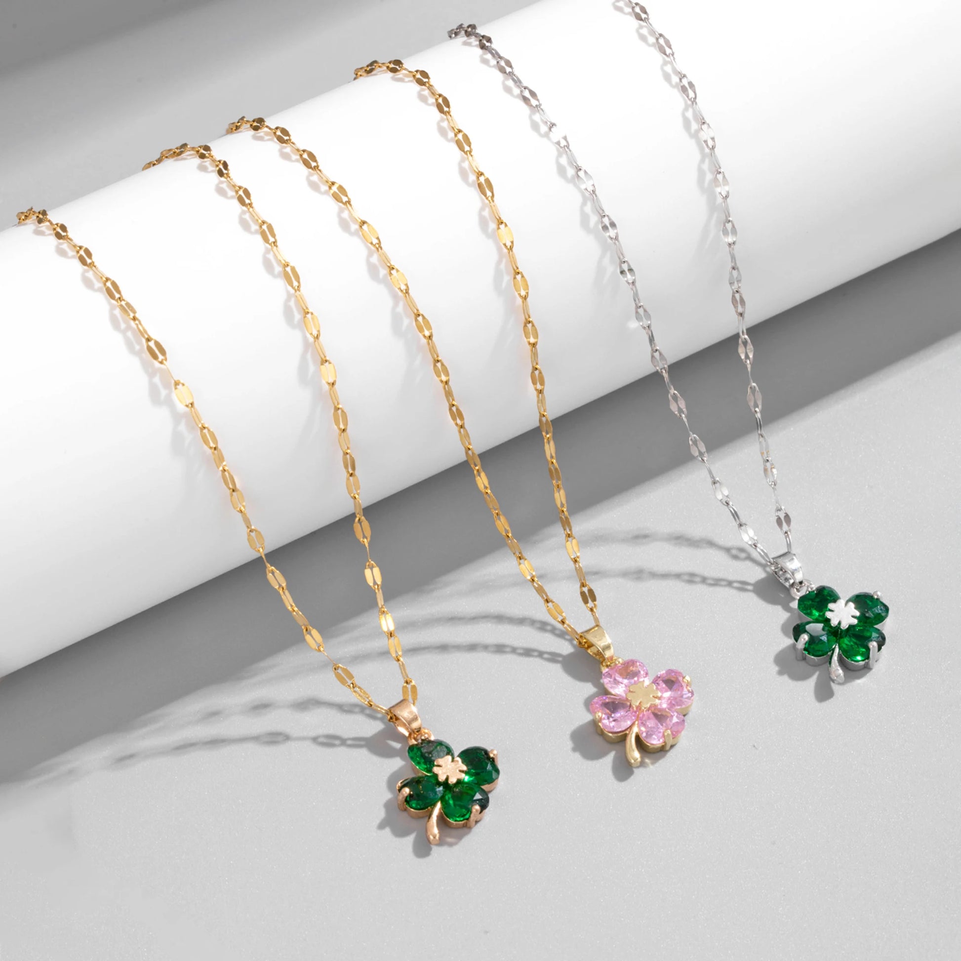Collar con colgante de trébol de 4 hojas coloreado en plata y oro