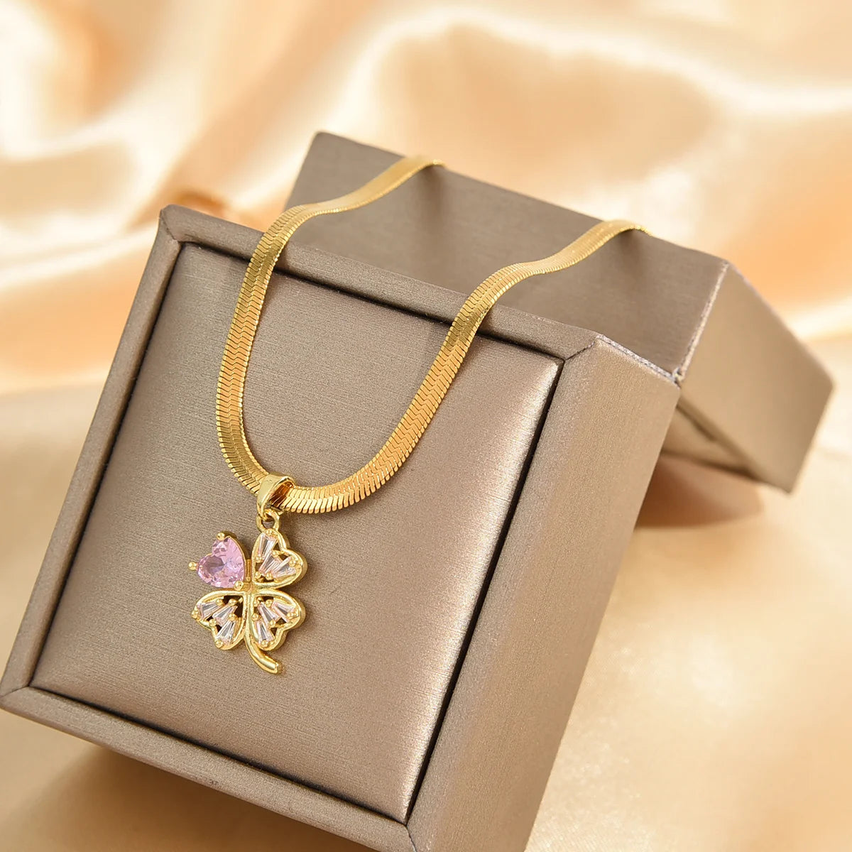 Collar con colgante de trébol de 4 hojas amuleto de la suerte y circonio