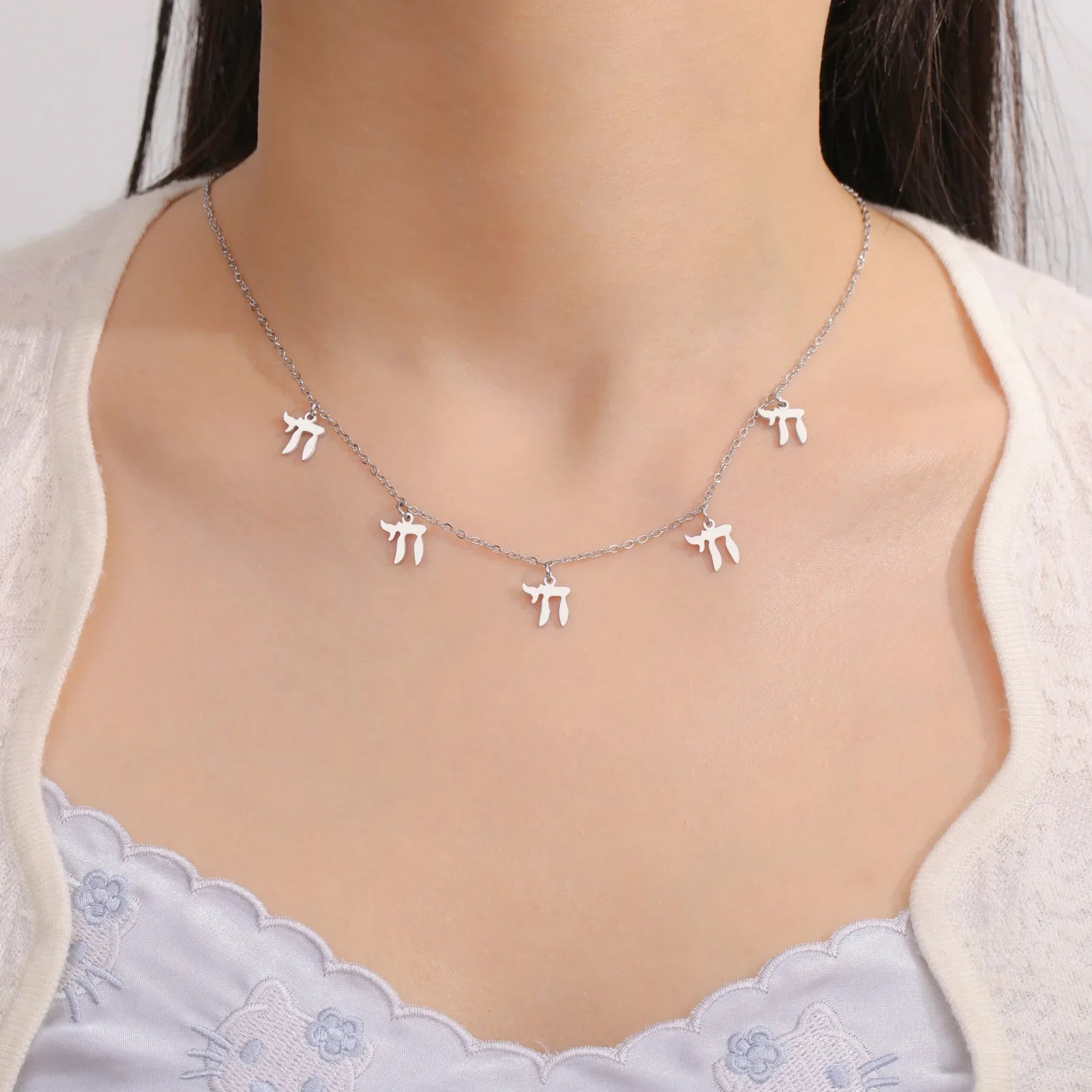 Collar con colgantes de letra hebrea Chai judío plata