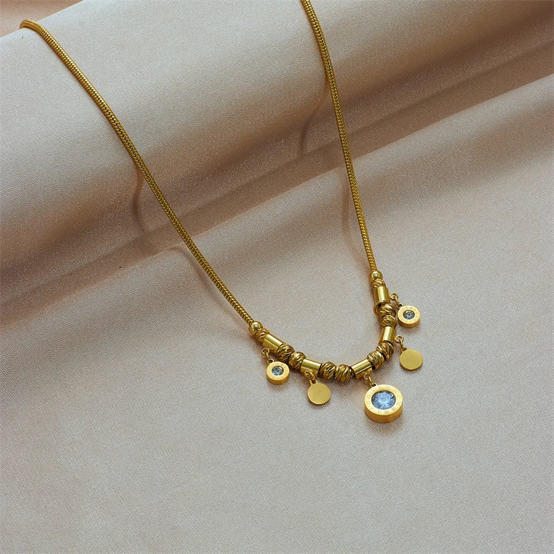 Collar con colgantes de circonio