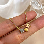 Collar con colgantes de triple estrella bicolor