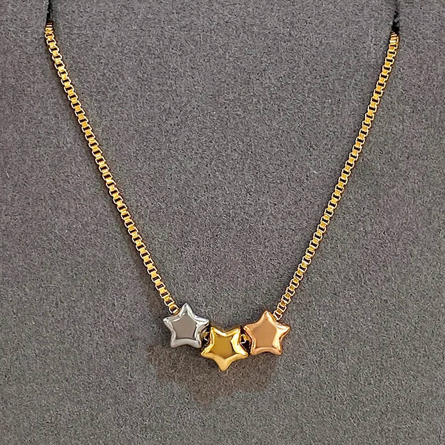 Collar con colgantes de triple estrella bicolor