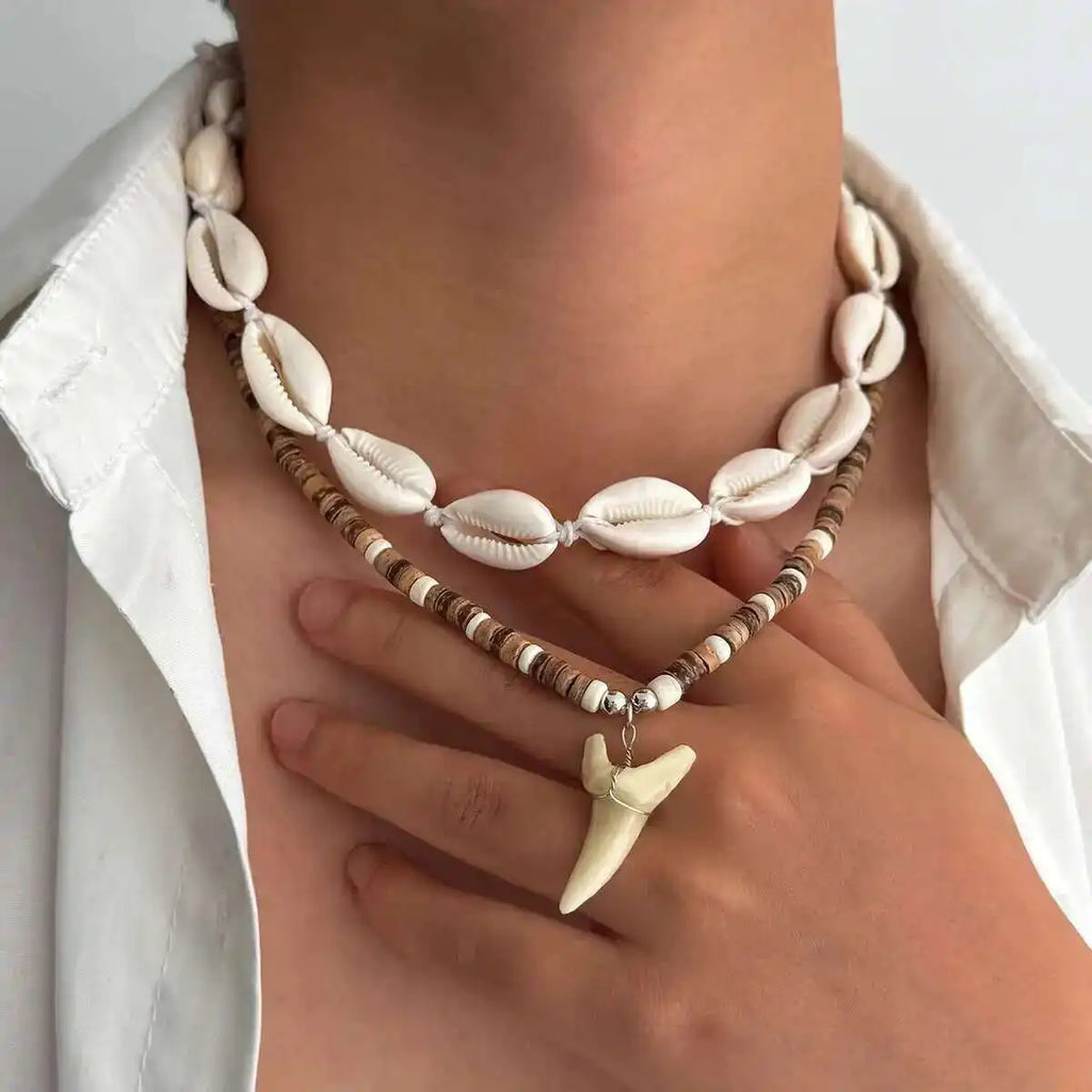 Lote de 2 collares bohemios de conchas y colgante de diente de tiburón blanco