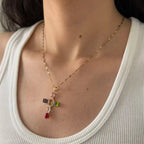 Collar colorido con colgante en forma de cruz con strass 