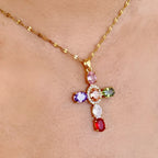 Collar colorido con colgante en forma de cruz con strass 