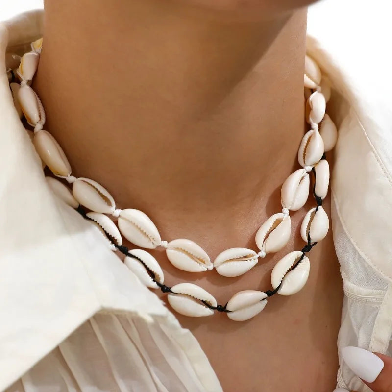Collar con concha cauri blanco blanco