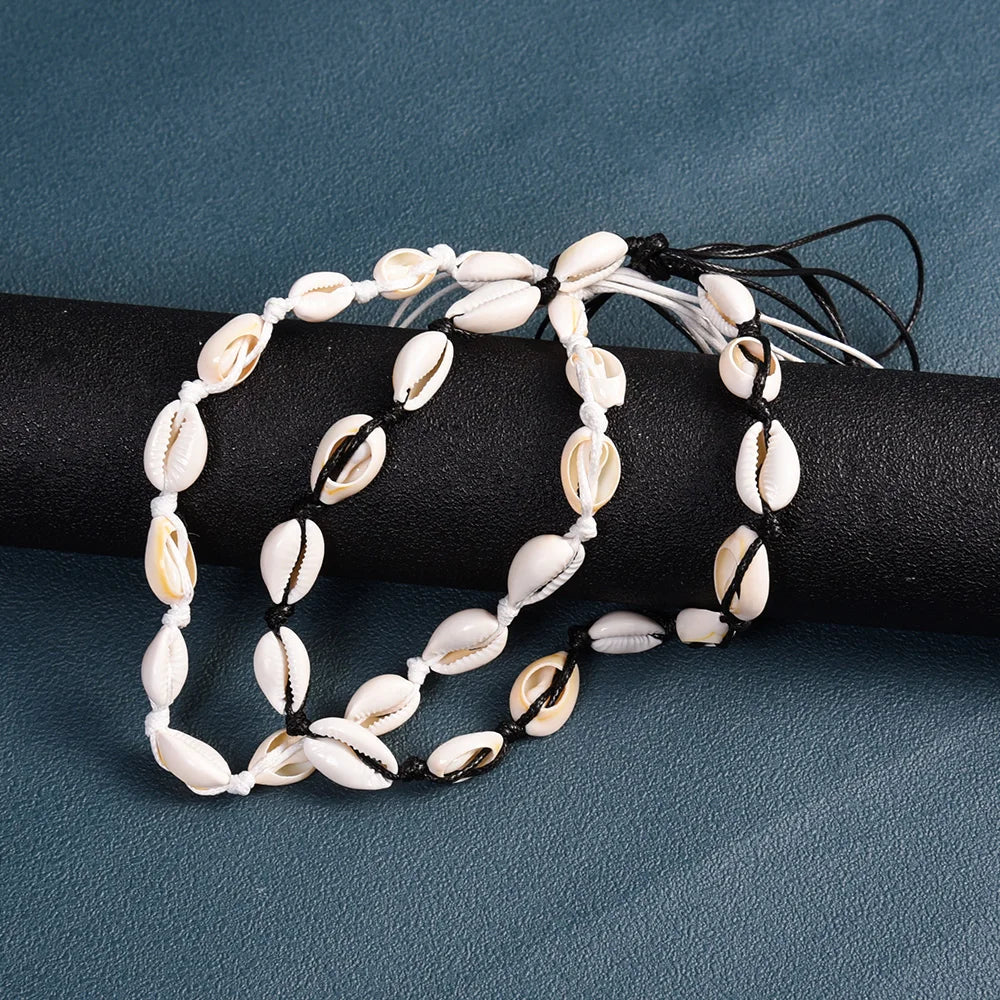 Collar con concha cauri blanco 