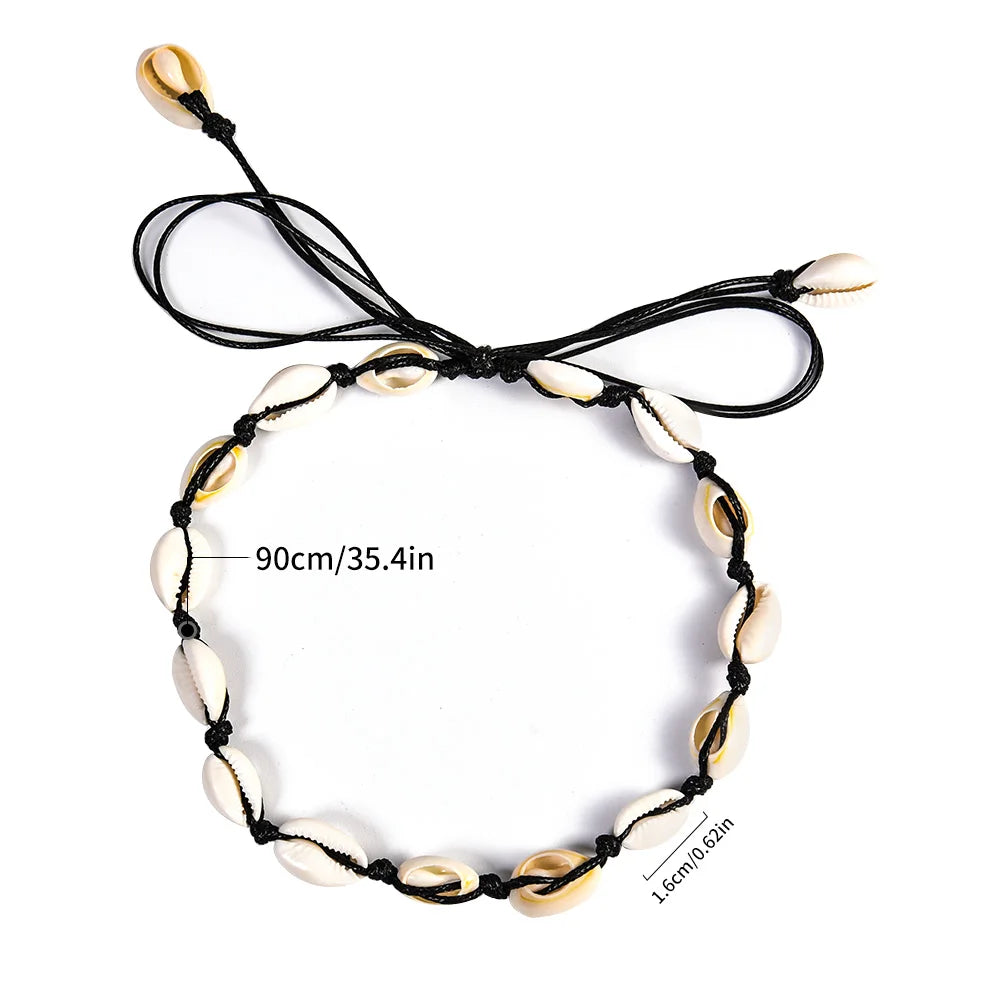 Collar con concha cauri blanco