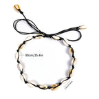 Collar con concha cauri blanco