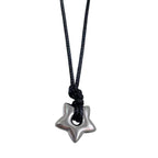 Collar de cordón con colgante de estrella hueca